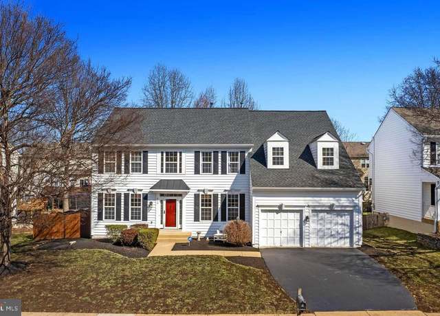 Property at 303 Lawford Dr SW, Leesburg, VA 20175, 4 beds, 3.5 baths