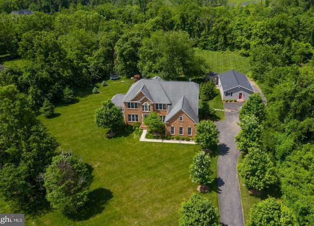 Property at 17301 Roundmont Pl, Round Hill, VA 20141, 5 beds, 4.5 baths