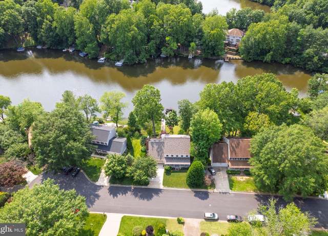 Property at 15350 Edgehill Dr, Dumfries, VA 22025, 4 beds, 3.5 baths