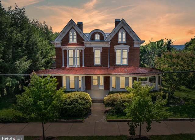 Property at 133 S Muhlenberg St, Woodstock, VA 22664, 5 beds, 3 baths