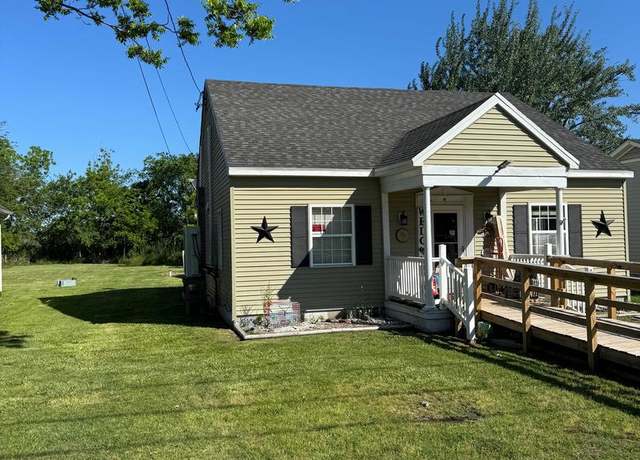Property at 72 Maryland Ave, Crisfield, MD 21817, 3 beds, 2 baths