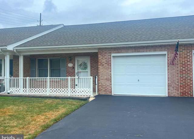 Property at 206 Winding Oak Dr, Hagerstown, MD 21740, 2 beds, 2 baths