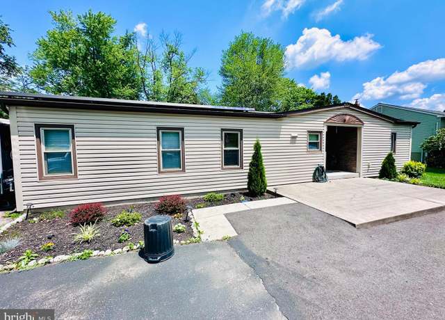 Property at 654 Glassboro Rd, Williamstown, NJ 08094, 3 beds, 2.5 baths