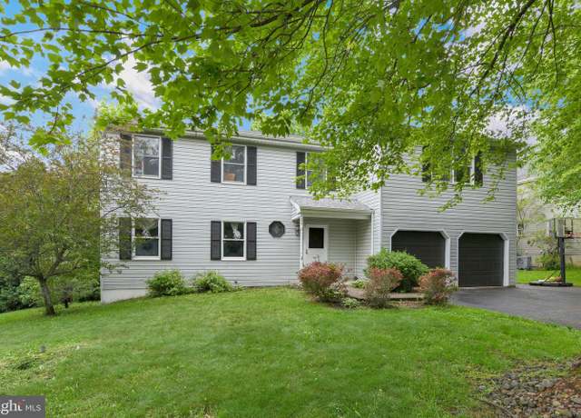 Property at 26 Fox Glove Ln, Reading, PA 19606, 6 beds, 3.5 baths
