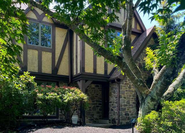 Property at 13 Colonial Dr, Newtown, PA 18940, 4 beds, 2.5 baths