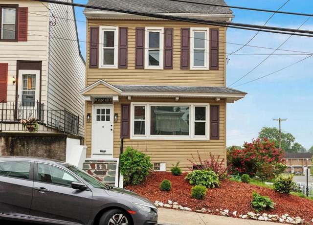 Property at 204 Oak St, Pottstown, PA 19464, 4 beds, 1.5 baths