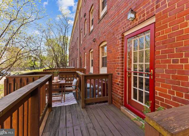 Property at 521 Bashford Ln #1, Alexandria, VA 22314, 2 beds, 1 bath