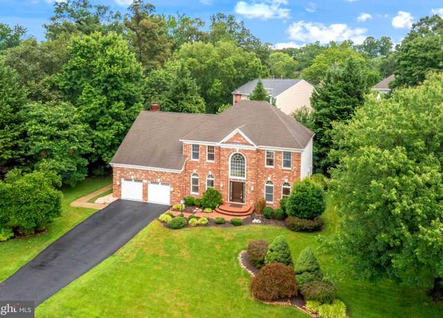 Property at 8126 Haddington Ct, Fairfax Station, VA 22039, 4 beds, 5 baths