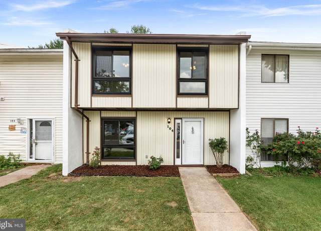 Property at 104 Drury Cir, Sterling, VA 20164, 4 beds, 2.5 baths