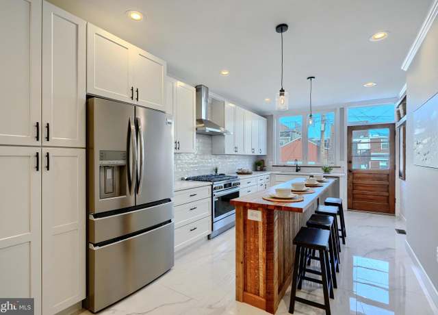 Property at 720 E Fort Ave, Baltimore, MD 21230, 4 beds, 4.5 baths