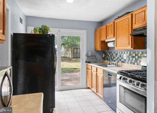 Property at 1115 Hamlin Rd, Waldorf, MD 20602, 5 beds, 2 baths