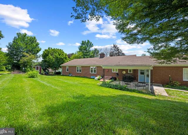 Property at 296 Lambert Ave, New Windsor, MD 21776, 3 beds, 3 baths