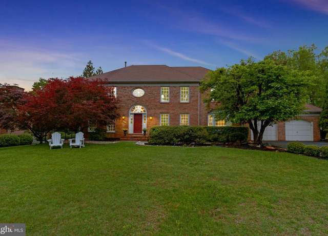 Property at 9908 Kentsdale Dr, Potomac, MD 20854, 6 beds, 4.5 baths