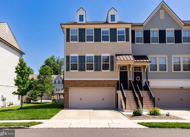 Property at 415 Tall Oaks Dr, Warminster, PA 18974, 3 beds, 3 baths
