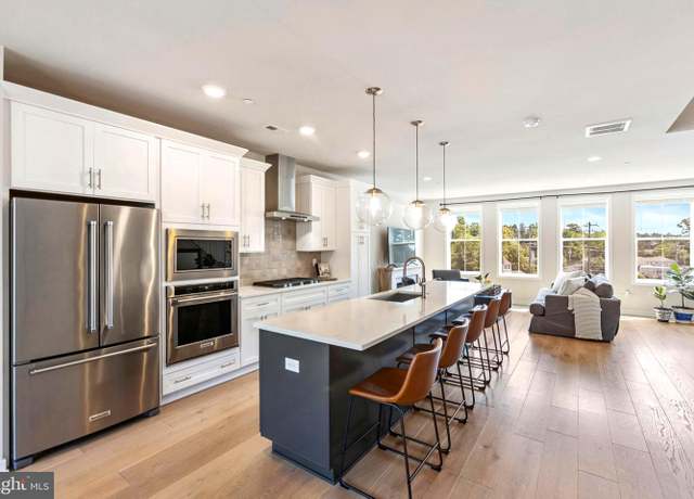 Property at 324 Star Tavern Ln, West Chester, PA 19382, 4 beds, 3.5 baths
