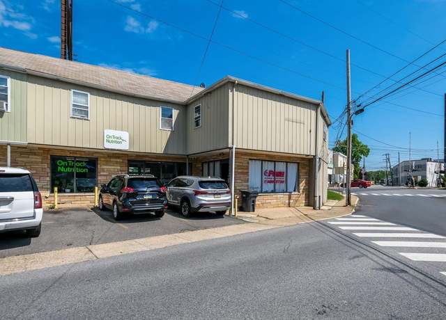 Property at 2 Yale Ave, Morton, PA 19070, 3 beds
