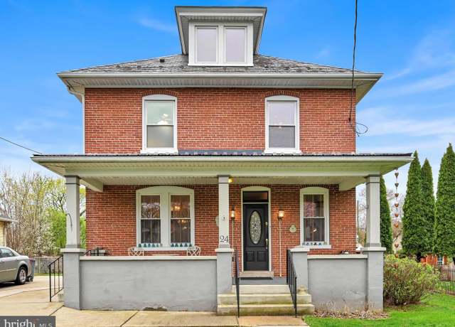 Property at 24 Montrose Ave, Lancaster, PA 17603, 4 beds, 2 baths