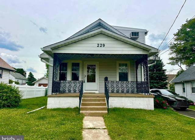 Property at 229 Warren St, Willow Grove, PA 19090, 3 beds, 3 baths