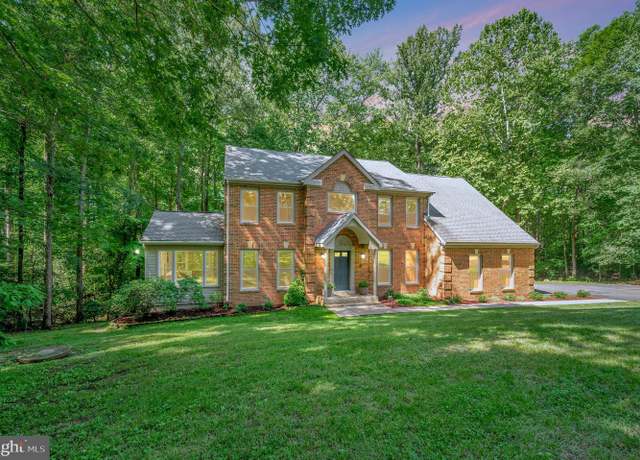 Property at 2 English Hills Dr, Fredericksburg, VA 22406, 4 beds, 2.5 baths
