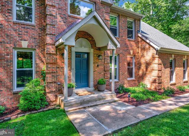 Property at 2 English Hills Dr, Fredericksburg, VA 22406, 4 beds, 2.5 baths