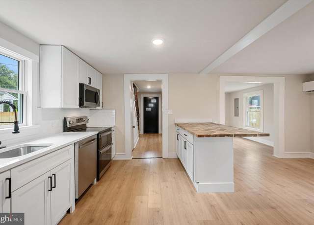 Property at 553 Highland Ave, Winchester, VA 22601, 3 beds, 2 baths