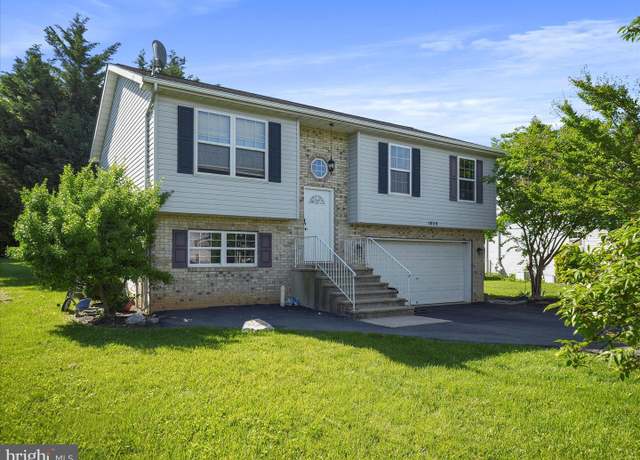 Property at 1032 Kasinof Ave, Hagerstown, MD 21742, 5 beds, 2 baths