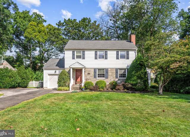 Property at 215 Oak Ave, Haddonfield, NJ 08033, 3 beds, 2.5 baths