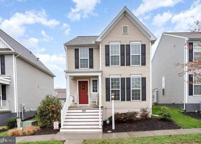 Property at 308 Berry St, Mount Joy, PA 17552, 3 beds, 2.5 baths