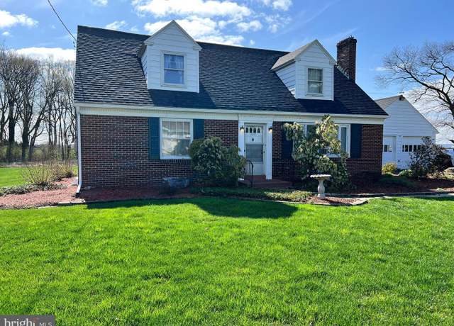 Property at 135 Weaver Rd, Lancaster, PA 17603, 5 beds, 2 baths