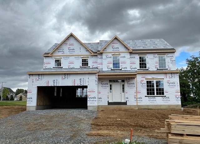 Property at 103 Fairhill Dr, Lancaster, PA 17602, 4 beds, 2.5 baths