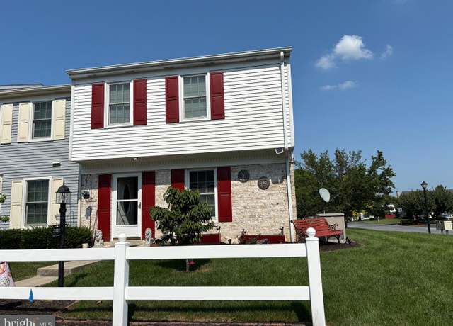 Property at 2001 Carlton Dr, Lebanon, PA 17042, 2 beds, 2.5 baths