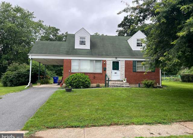 Property at 142 Sylvan Dr, York, PA 17402, 4 beds, 2 baths