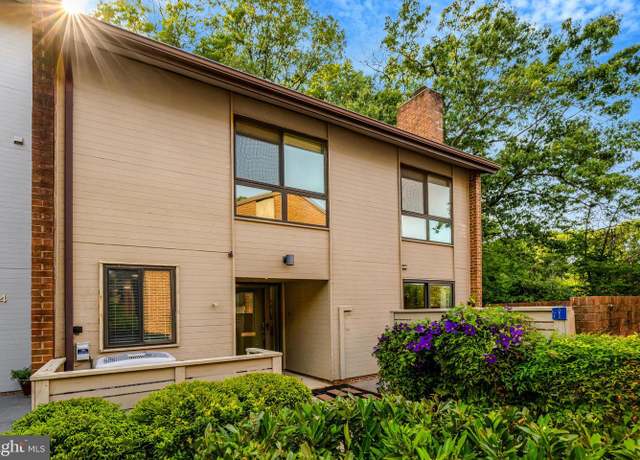 Property at 11712 Indian Ridge Rd, Reston, VA 20191, 4 beds, 2.5 baths