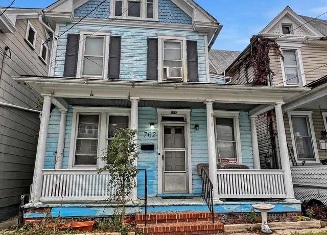 Property at 702 W King St, Martinsburg, WV 25401, 3 beds, 1.5 baths