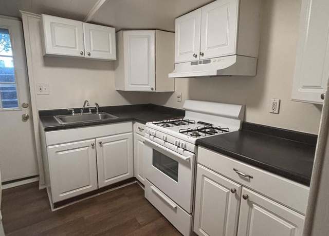 Property at 611 Maude Ave, Baltimore, MD 21225, 3 beds