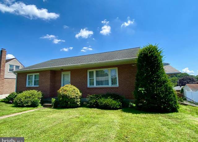 Property at 918 Laurelee Ave, Reading, PA 19605, 3 beds, 2 baths