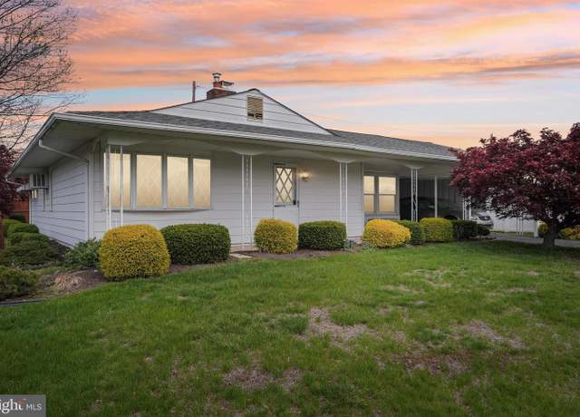Property at 17 Emerald Ln, Levittown, PA 19054, 2 beds, 1 bath