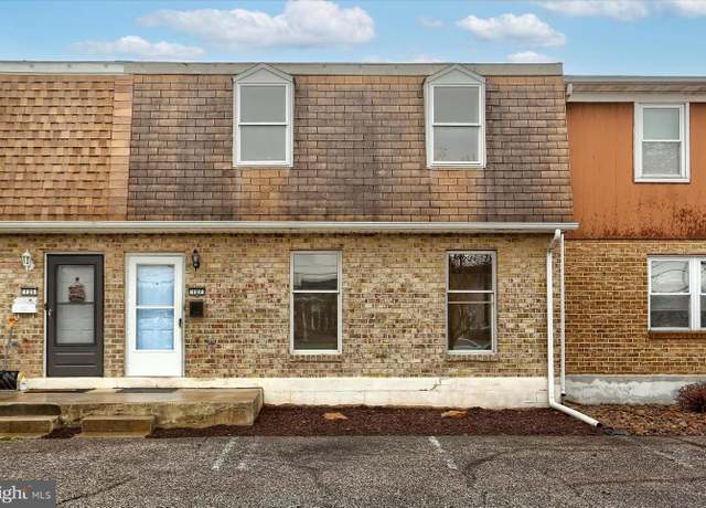 Property at 127 E South St, Carlisle, PA 17013, 3 beds, 1.5 baths