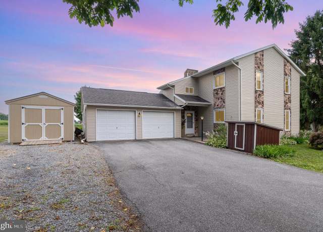 Property at 861 Franklin Dr, Manheim, PA 17545, 4 beds, 2.5 baths