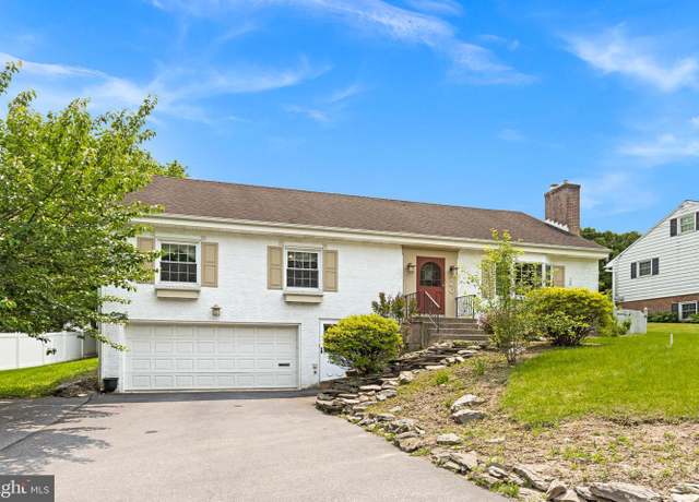 Property at 140 E Charlotte St, Millersville, PA 17551, 4 beds, 2.5 baths