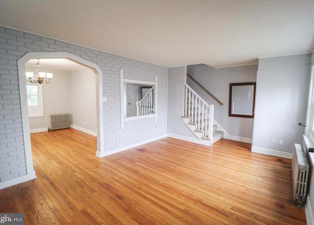 Property at 652 Windsor St, York, PA 17403, 2 beds, 1 bath