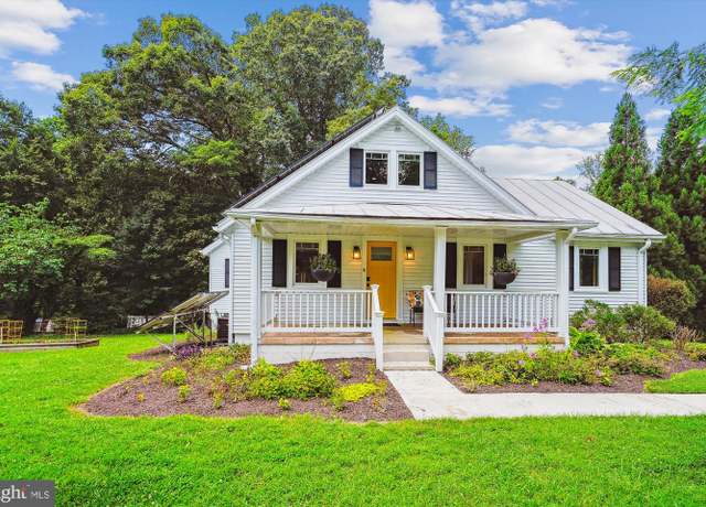 Property at 12377 Henderson Rd, Clifton, VA 20124, 4 beds, 2.5 baths