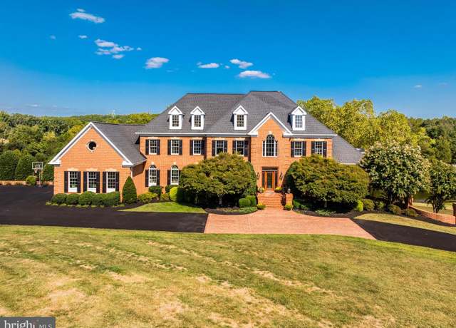 Property at 22609 Hillside Cir, Leesburg, VA 20175, 5 beds, 5.5 baths