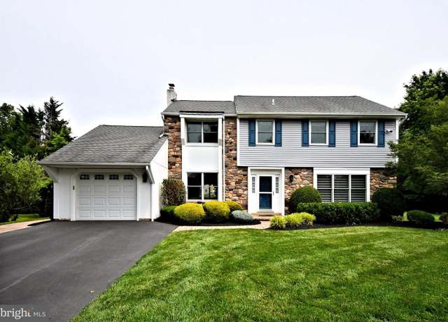 Property at 8 Garrison Ct, Holland, PA 18966, 4 beds, 2.5 baths