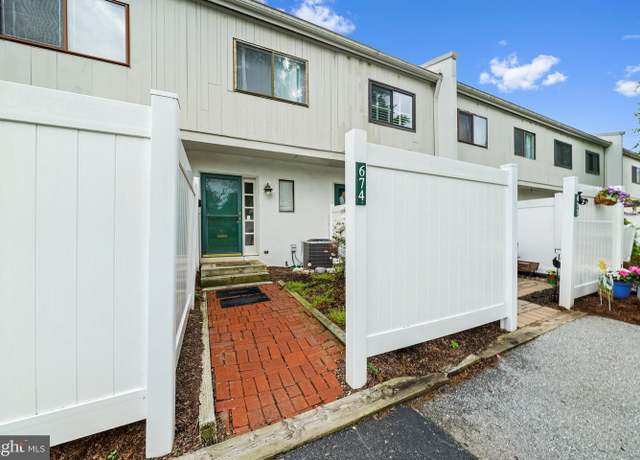 Property at 674 Summit House #674, West Chester, PA 19382, 2 beds, 1.5 baths