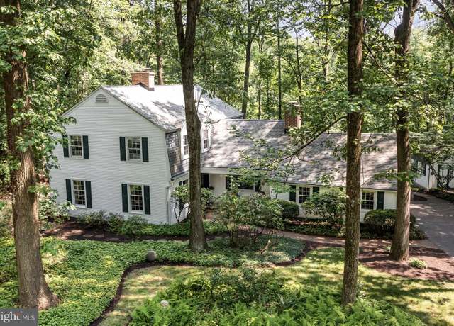 Property at 46 Woodbine Dr, Hershey, PA 17033, 5 beds, 3.5 baths