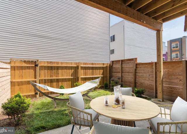 Property at 321 W Berks St, Philadelphia, PA 19122, 7 beds, 5 baths