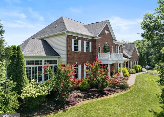 Property at 36380 Heskett Ln, Hillsboro, VA 20132, 5 beds, 5.5 baths