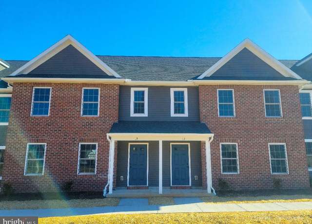 Property at 8 Skip Ln, Carlisle, PA 17013, 3 beds, 2.5 baths