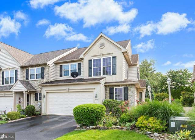 Property at 220 S Brookefield Ln, New Holland, PA 17557, 4 beds, 2.5 baths